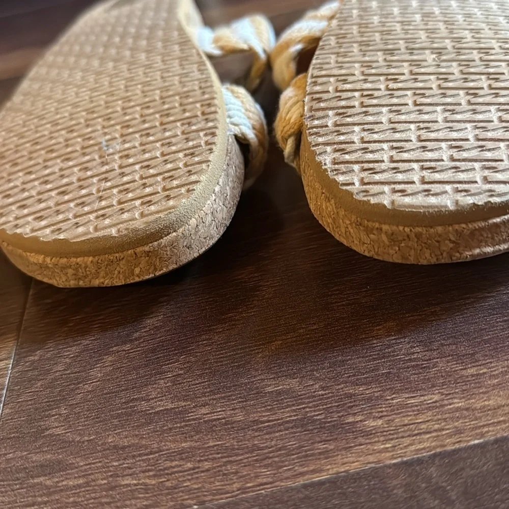 Billabong Tan and Cream Sandals Slippers Size 9